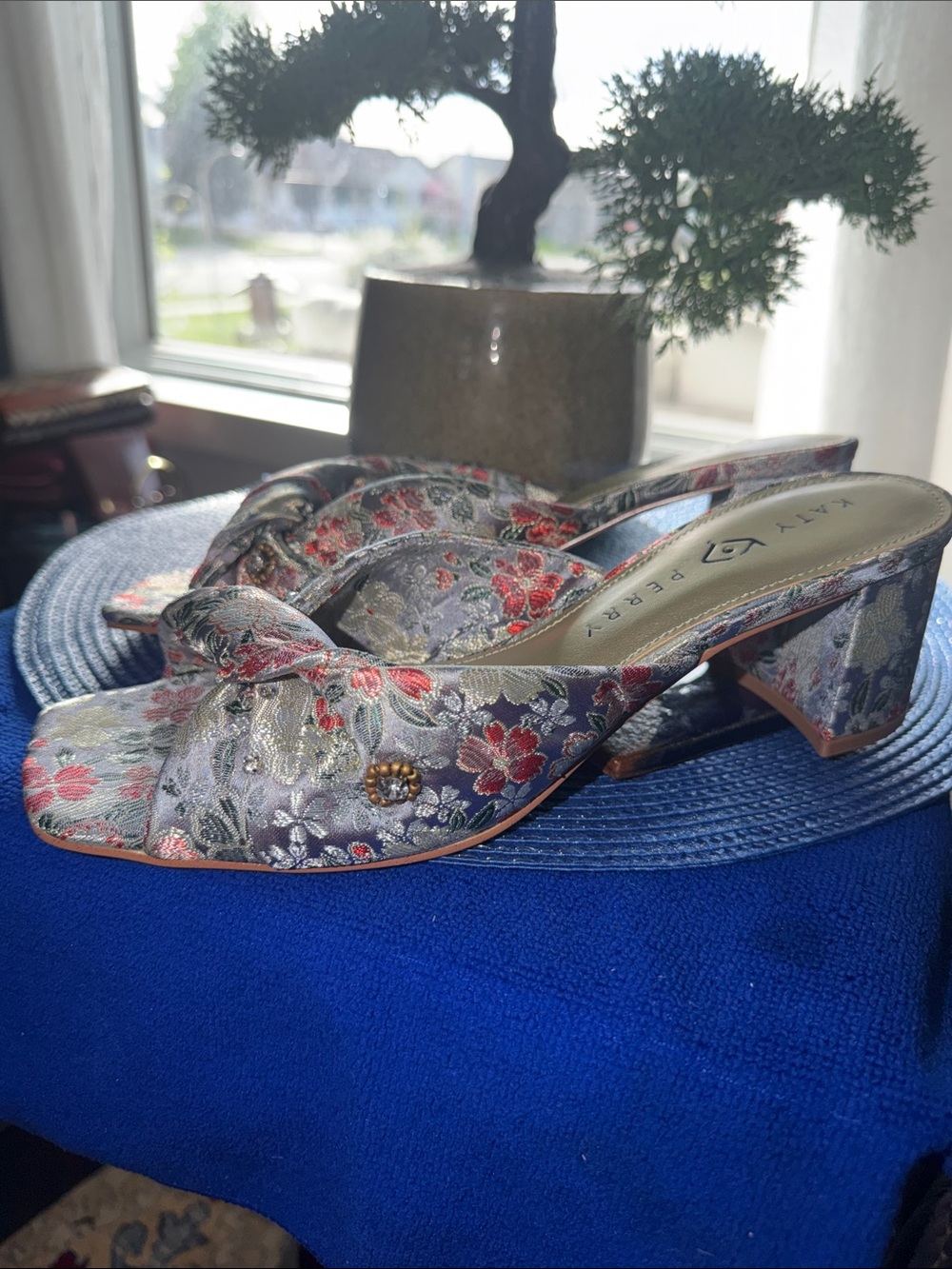 Katy Perry Jacquard Mule Heels! Statement Sandals! - Picture 3 of 7